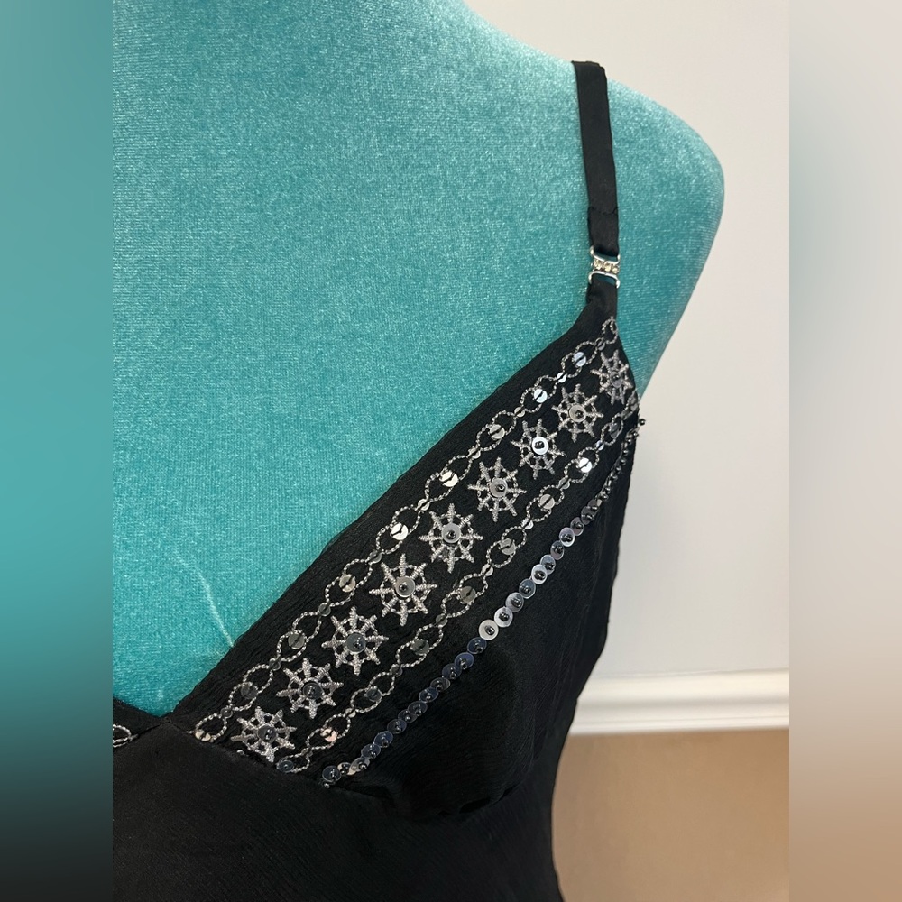 Laundry by Shelli Segal 100% Silk Black Handkerchief Hem Cami Top Size M - Picture 7 of 9